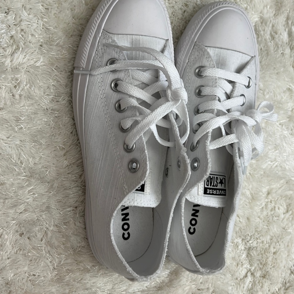White converse - Picture 2 of 5